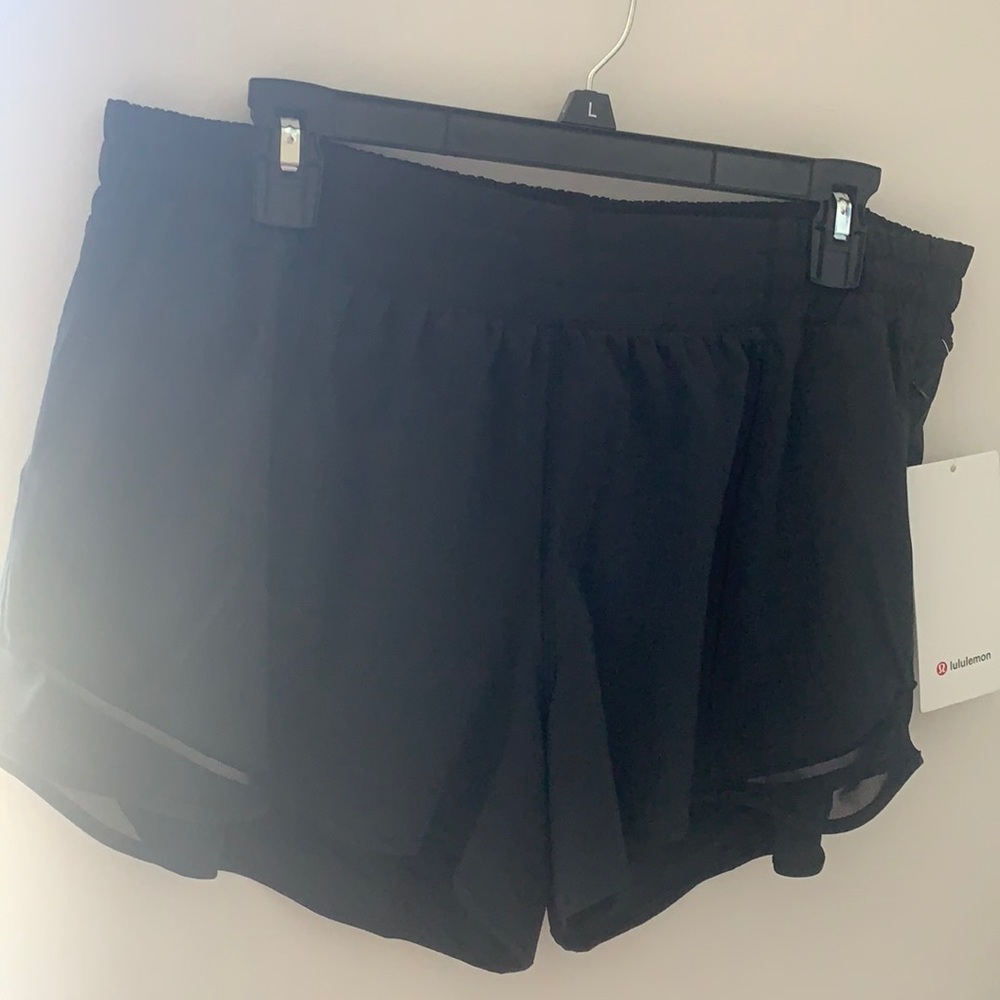 lululemon hotty hot shorts 4’in